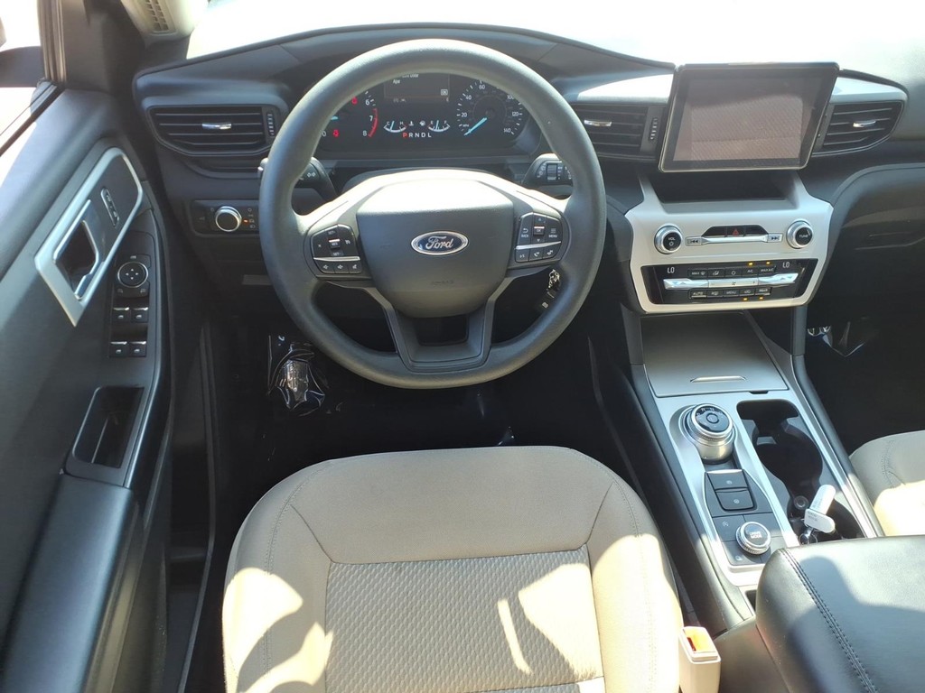 Ford Explorer Vehicle Full-screen Gallery Image 10