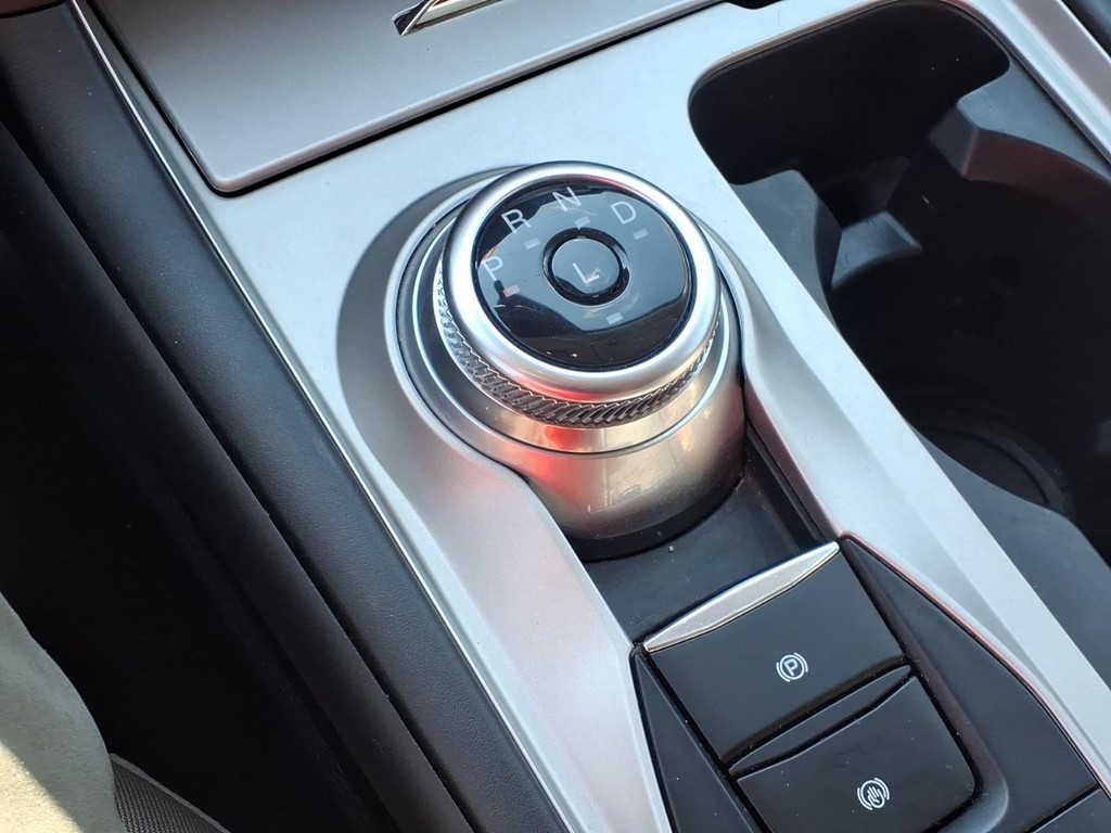 Ford Explorer Vehicle Full-screen Gallery Image 13