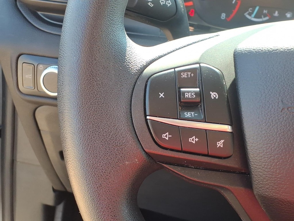 Ford Explorer Vehicle Full-screen Gallery Image 15