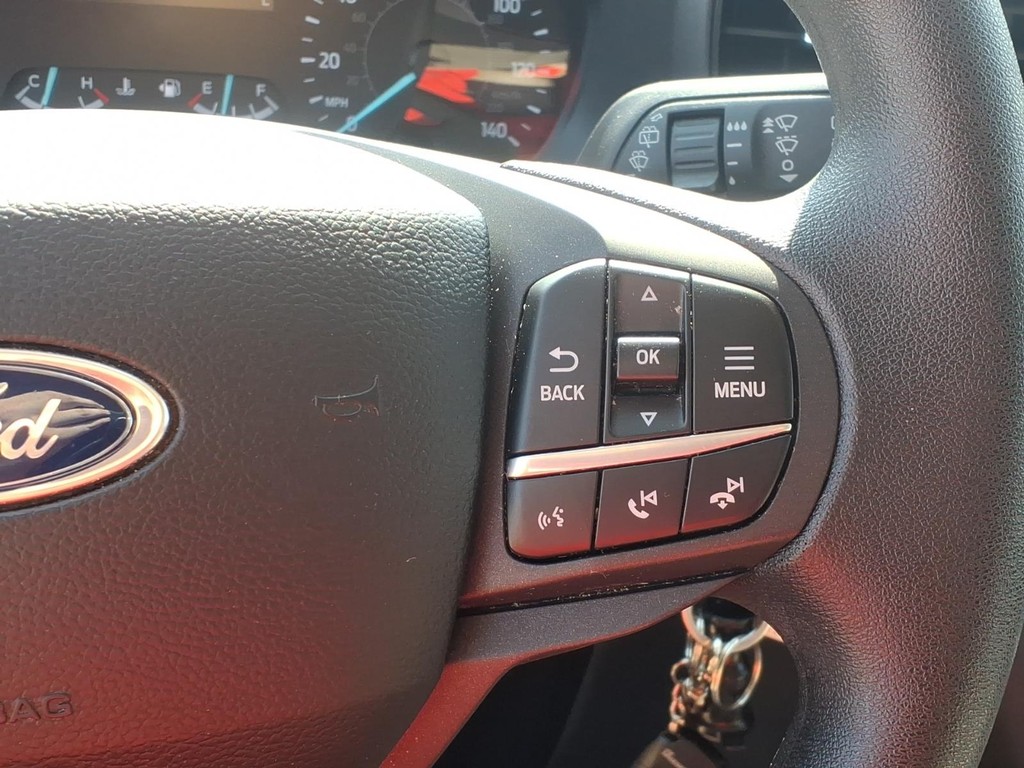 Ford Explorer Vehicle Full-screen Gallery Image 16
