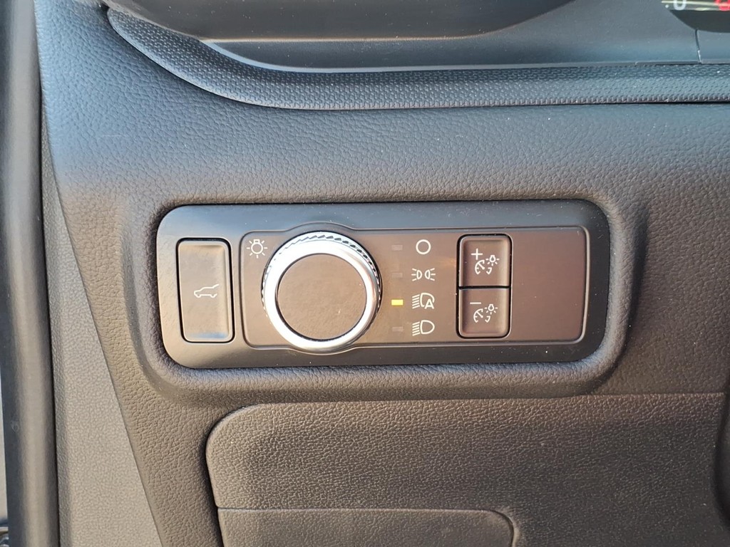 Ford Explorer Vehicle Full-screen Gallery Image 18