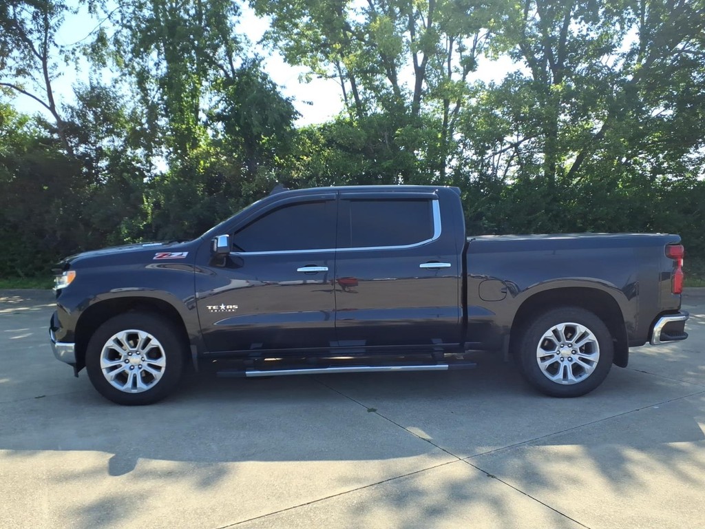Chevrolet Silverado 1500 Vehicle Full-screen Gallery Image 2
