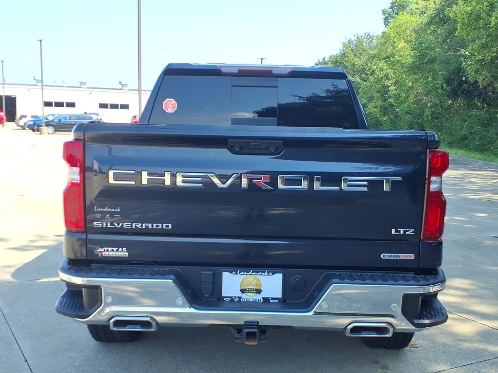 Chevrolet Silverado 1500 Vehicle Full-screen Gallery Image 4