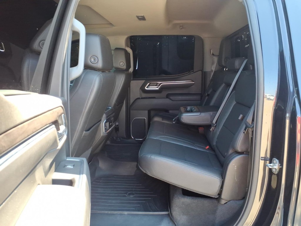 Chevrolet Silverado 1500 Vehicle Full-screen Gallery Image 6