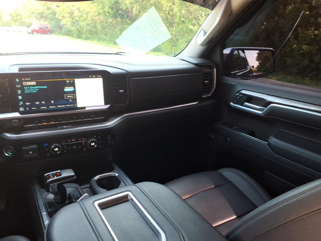Chevrolet Silverado 1500 Vehicle Full-screen Gallery Image 8