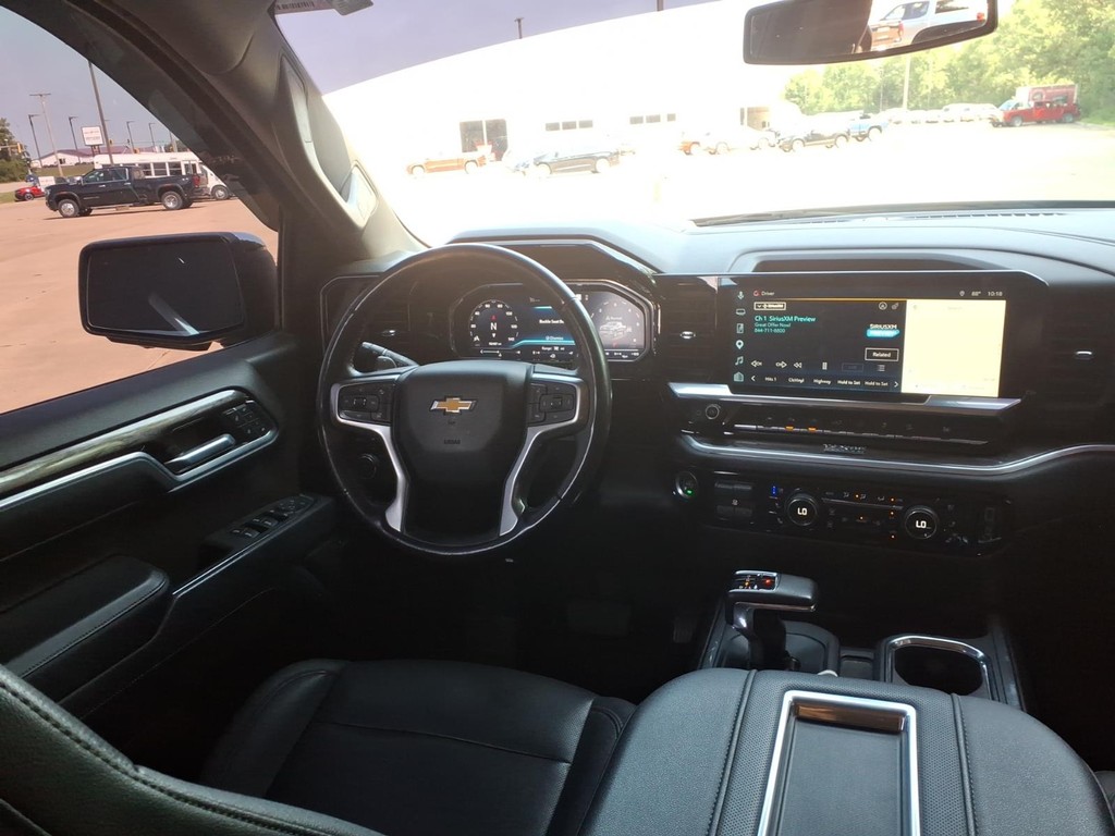 Chevrolet Silverado 1500 Vehicle Full-screen Gallery Image 9