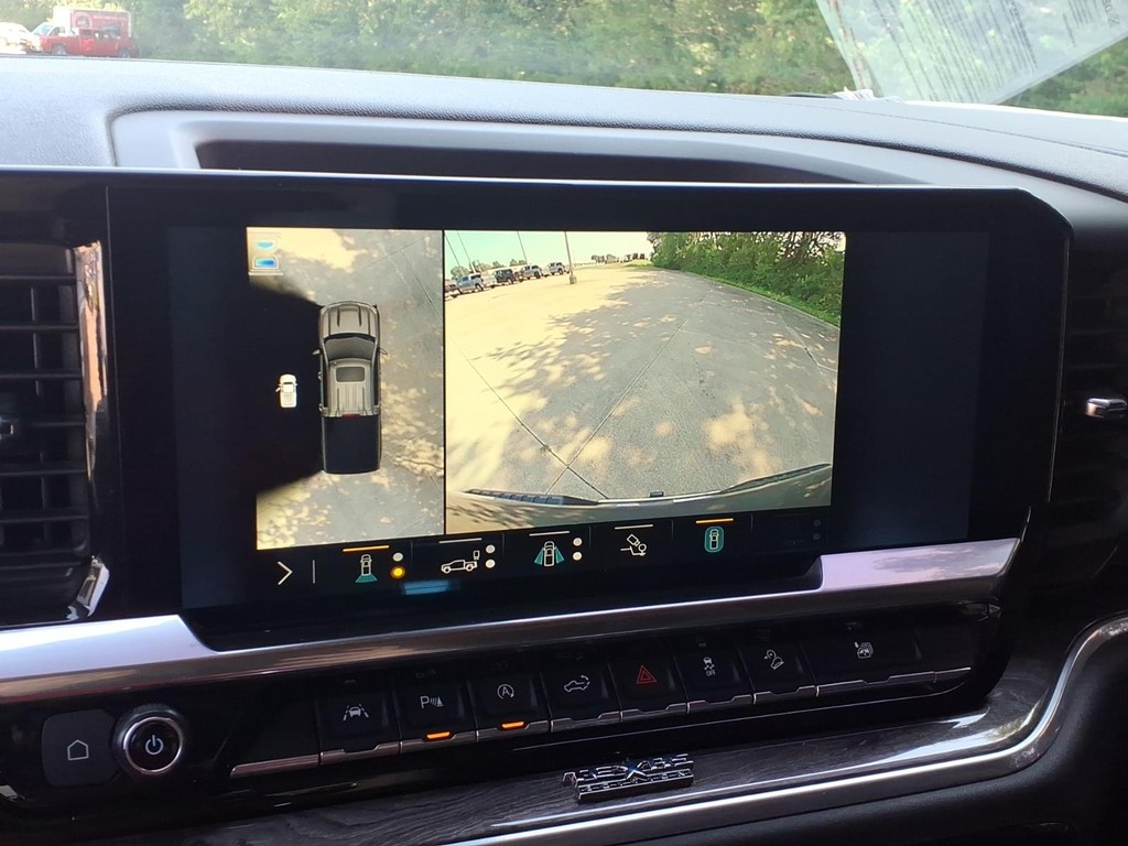Chevrolet Silverado 1500 Vehicle Full-screen Gallery Image 12