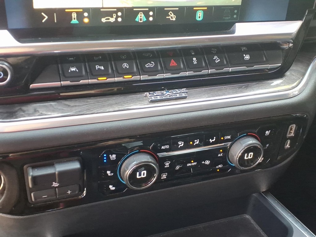 Chevrolet Silverado 1500 Vehicle Full-screen Gallery Image 13