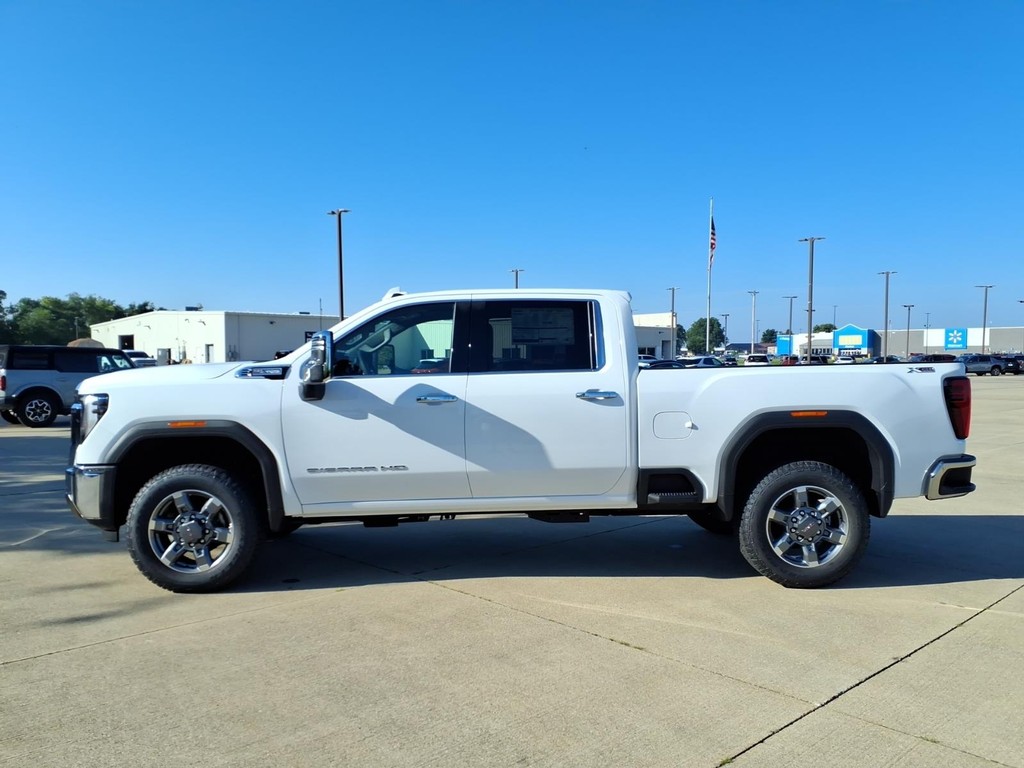 GMC Sierra 2500HD Vehicle Full-screen Gallery Image 2