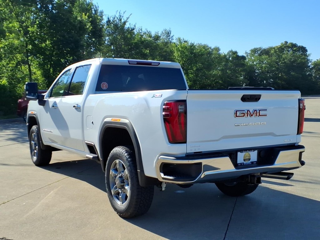 GMC Sierra 2500HD Vehicle Full-screen Gallery Image 3