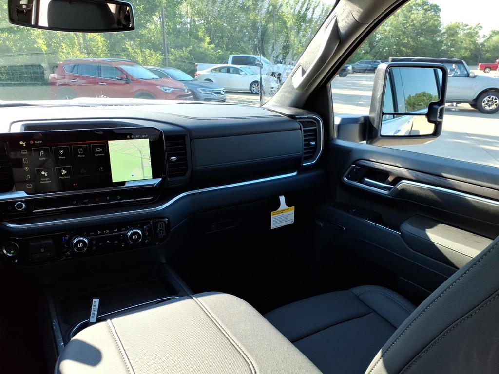 GMC Sierra 2500HD Vehicle Full-screen Gallery Image 5