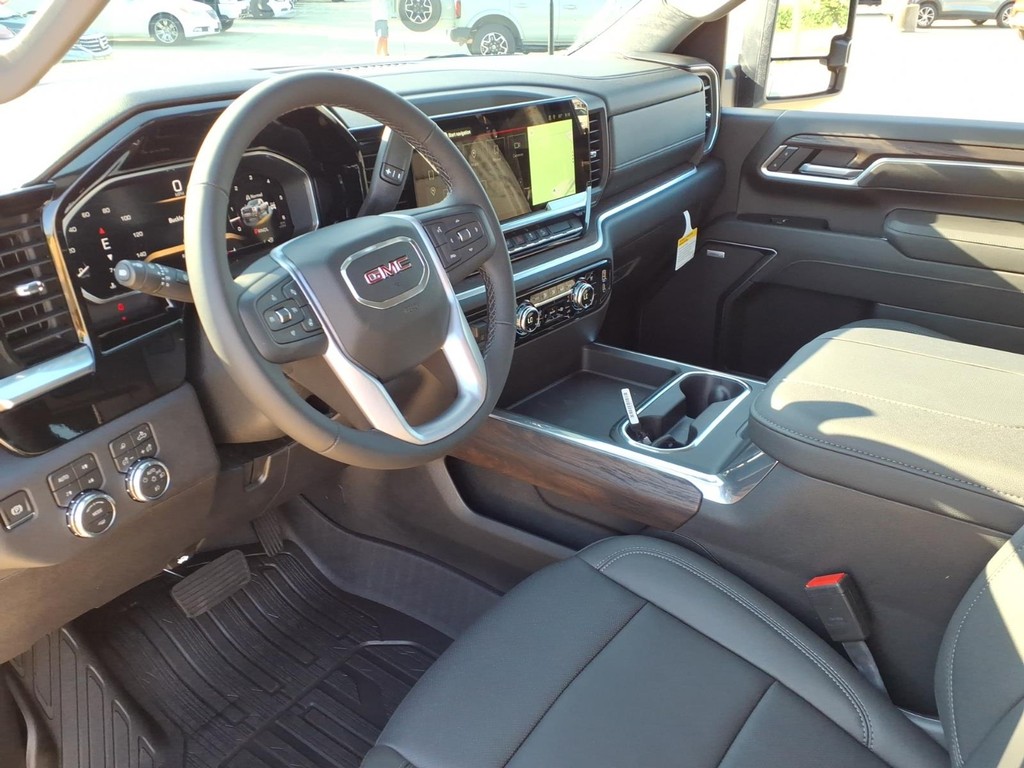 GMC Sierra 2500HD Vehicle Full-screen Gallery Image 16