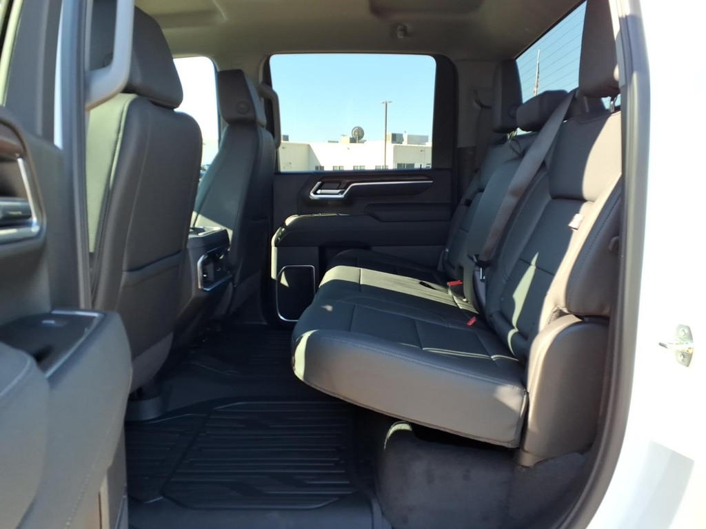 GMC Sierra 2500HD Vehicle Full-screen Gallery Image 17