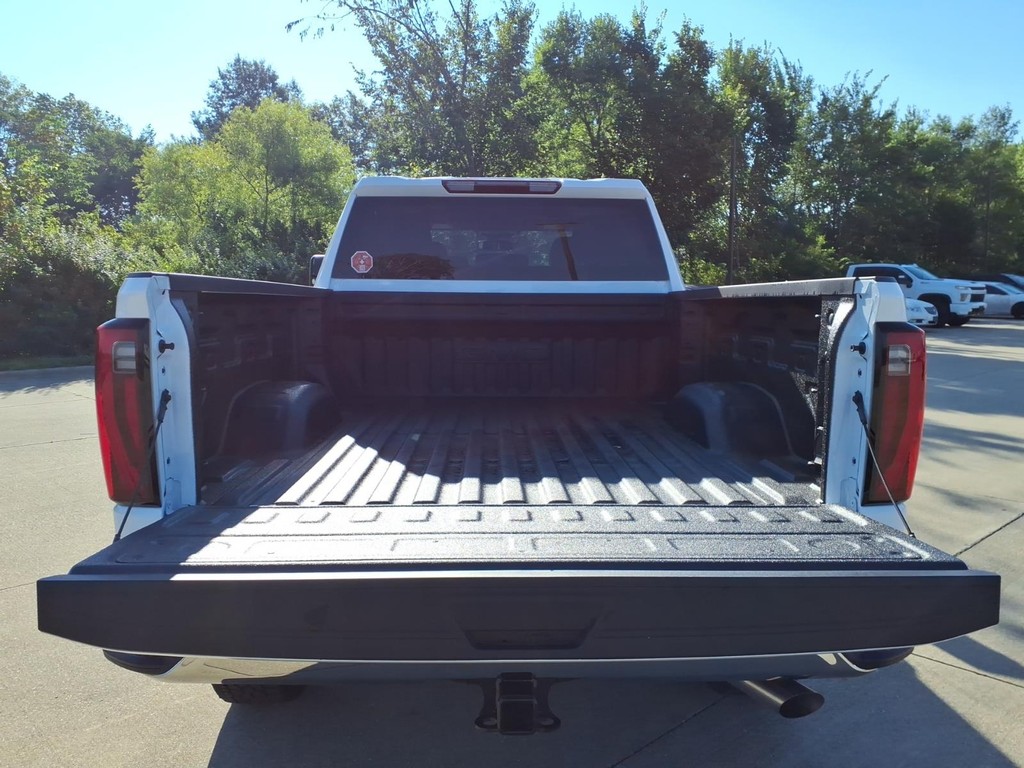 GMC Sierra 2500HD Vehicle Full-screen Gallery Image 18