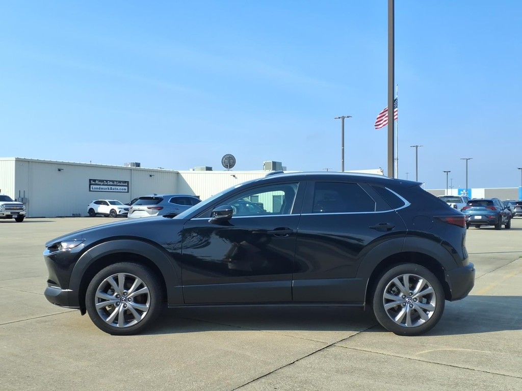 Mazda CX-30 Vehicle Full-screen Gallery Image 2