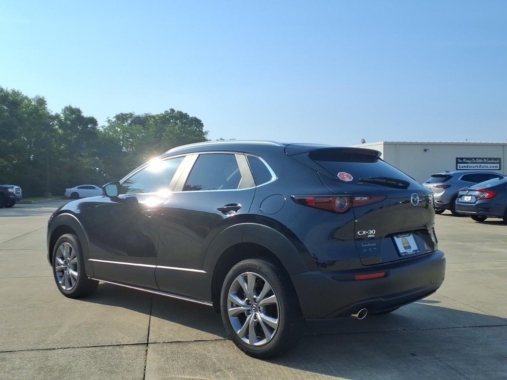 Mazda CX-30 Vehicle Full-screen Gallery Image 3