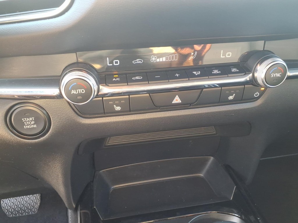 Mazda CX-30 Vehicle Full-screen Gallery Image 11