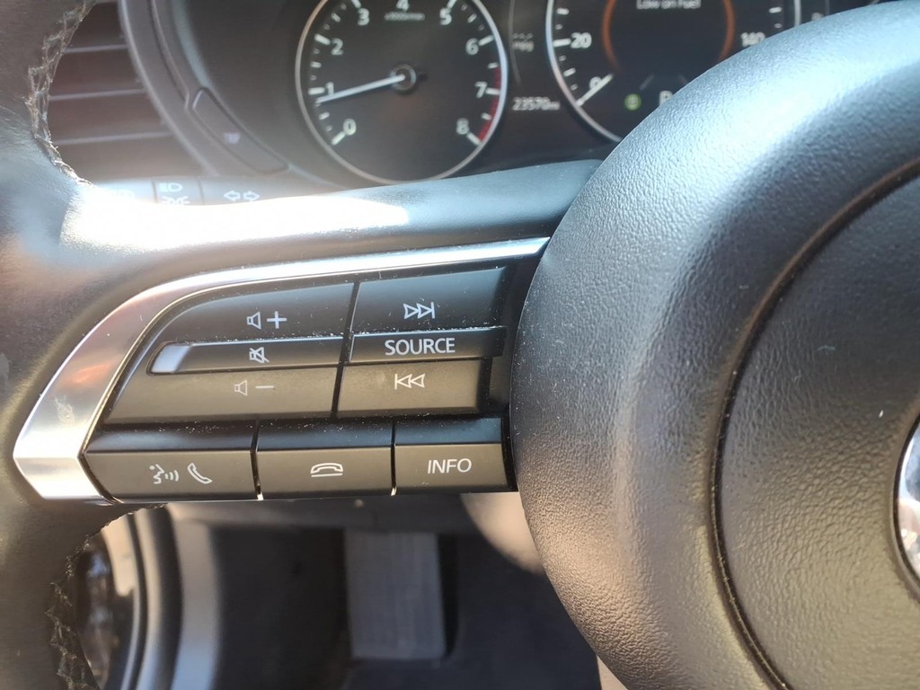 Mazda CX-30 Vehicle Full-screen Gallery Image 13