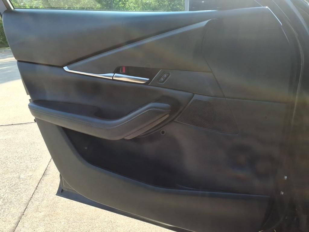 Mazda CX-30 Vehicle Full-screen Gallery Image 16