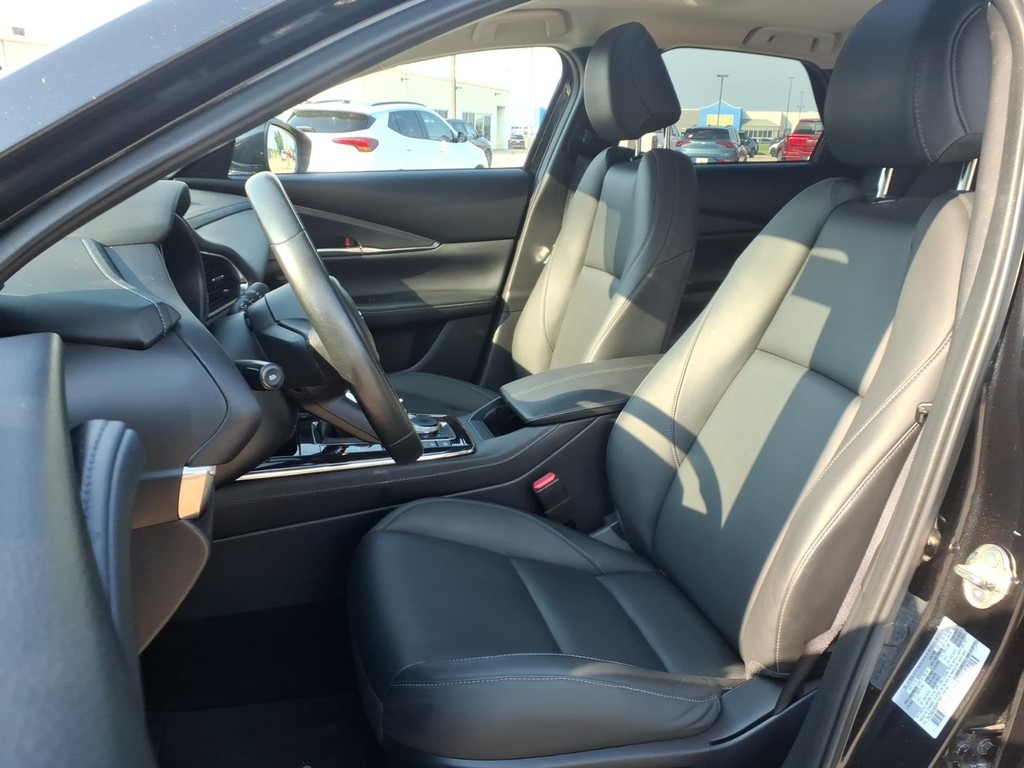 Mazda CX-30 Vehicle Full-screen Gallery Image 19
