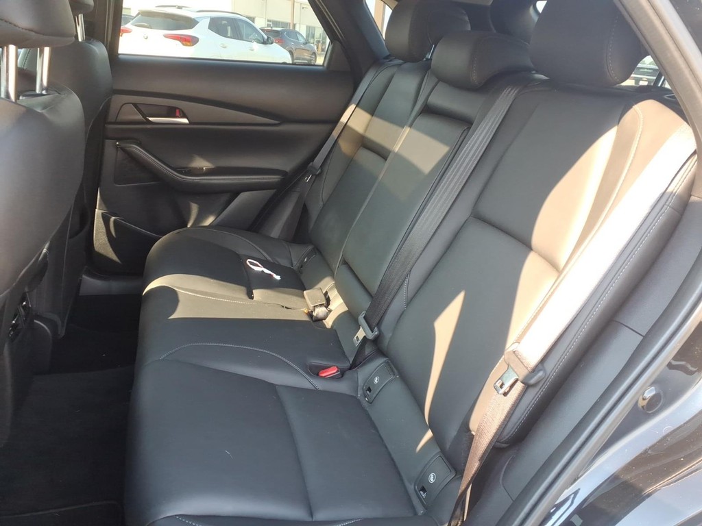 Mazda CX-30 Vehicle Full-screen Gallery Image 21