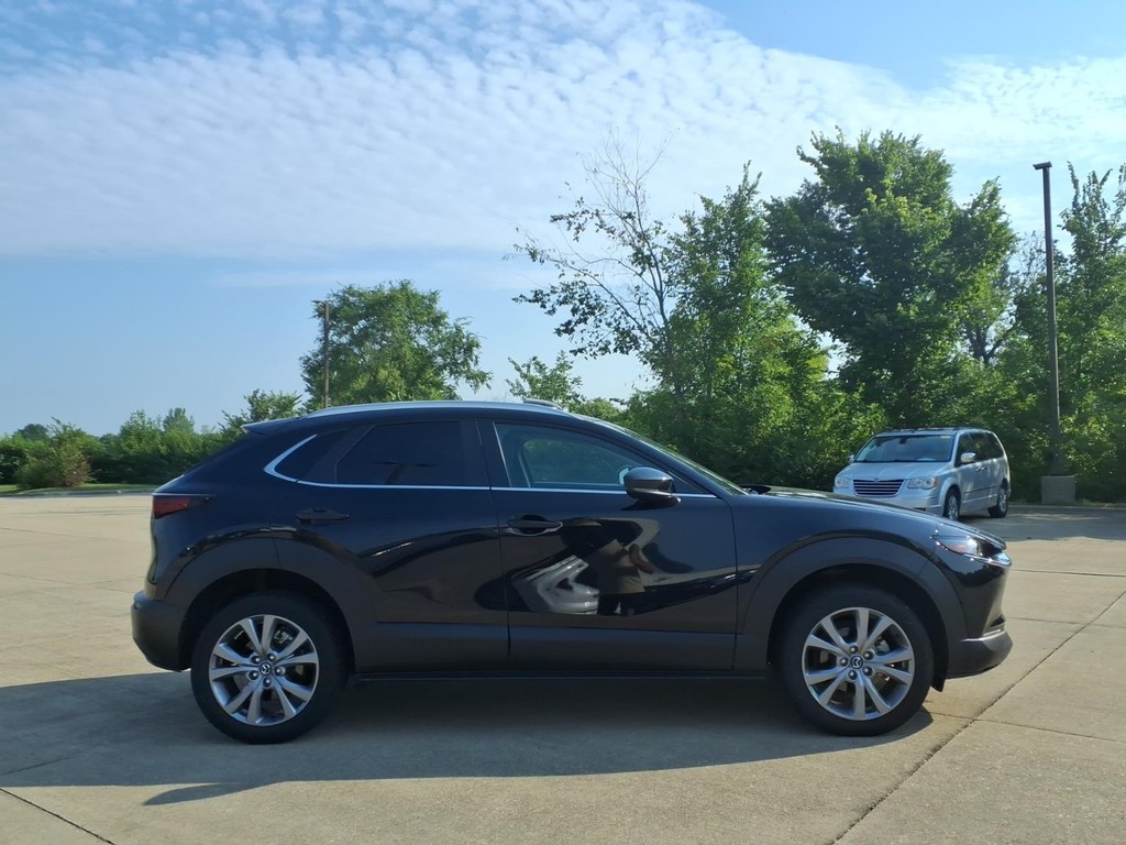Mazda CX-30 Vehicle Full-screen Gallery Image 24