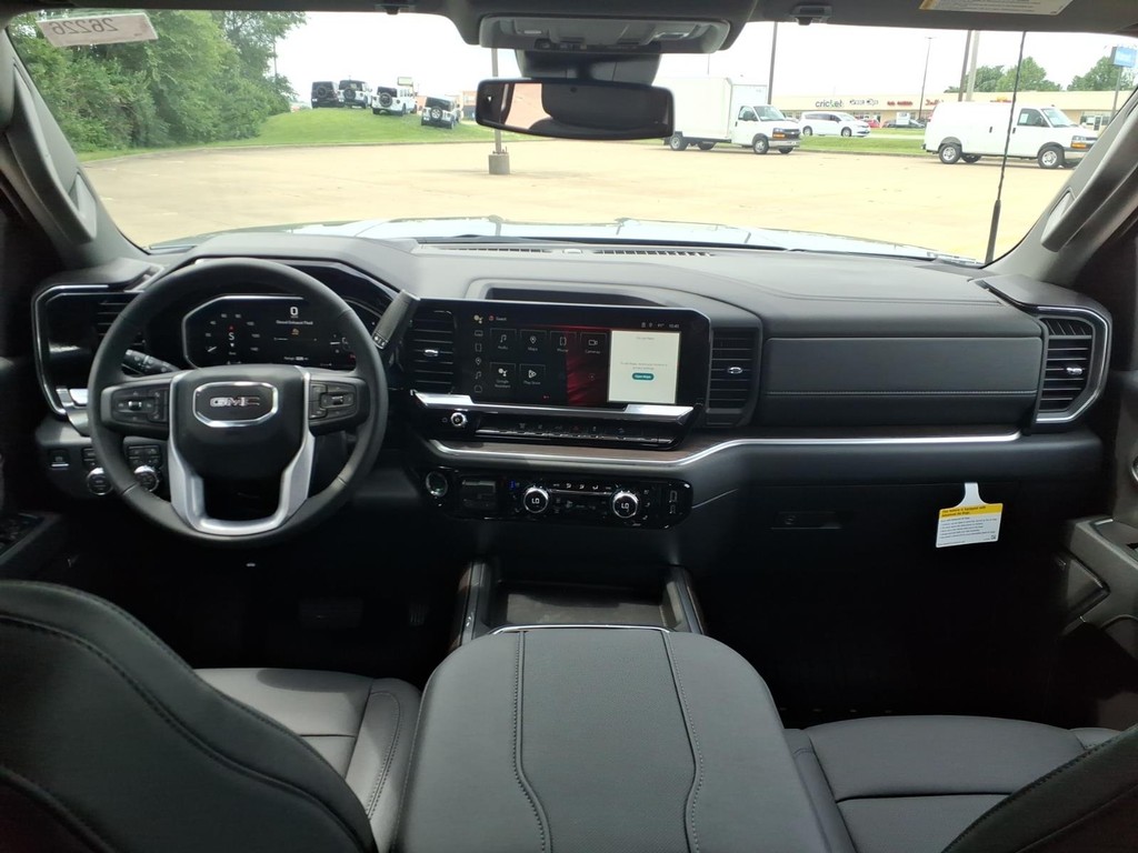 GMC Sierra 2500HD Vehicle Full-screen Gallery Image 4