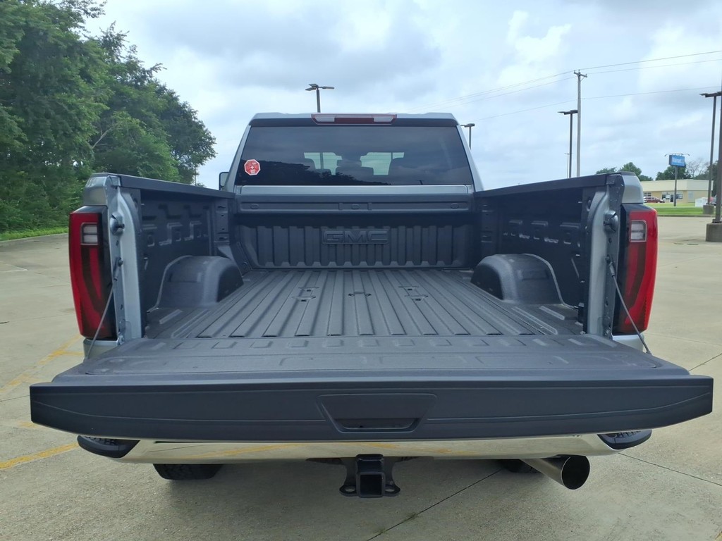 GMC Sierra 2500HD Vehicle Full-screen Gallery Image 18