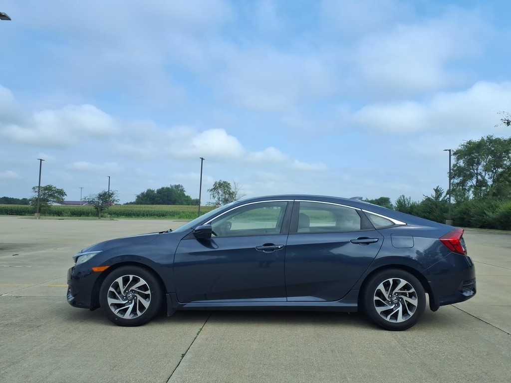 Honda Civic Sedan Vehicle Full-screen Gallery Image 2