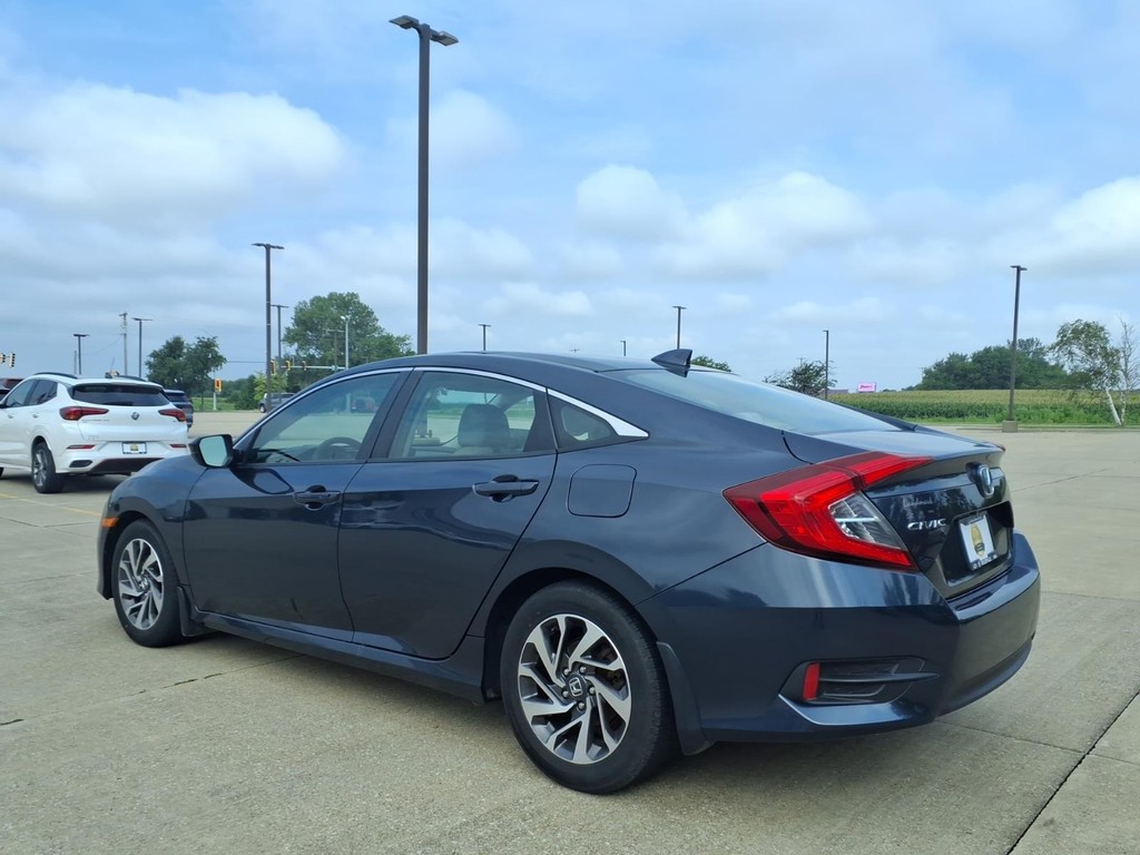 Honda Civic Sedan Vehicle Full-screen Gallery Image 3