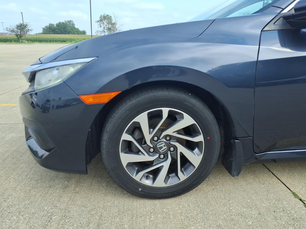 Honda Civic Sedan Vehicle Full-screen Gallery Image 4
