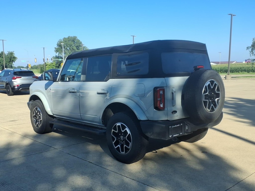 Ford Bronco Vehicle Full-screen Gallery Image 03