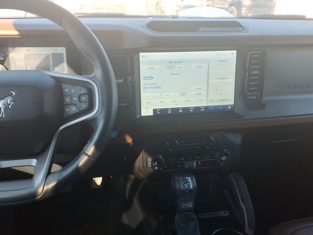 Ford Bronco Vehicle Full-screen Gallery Image 06