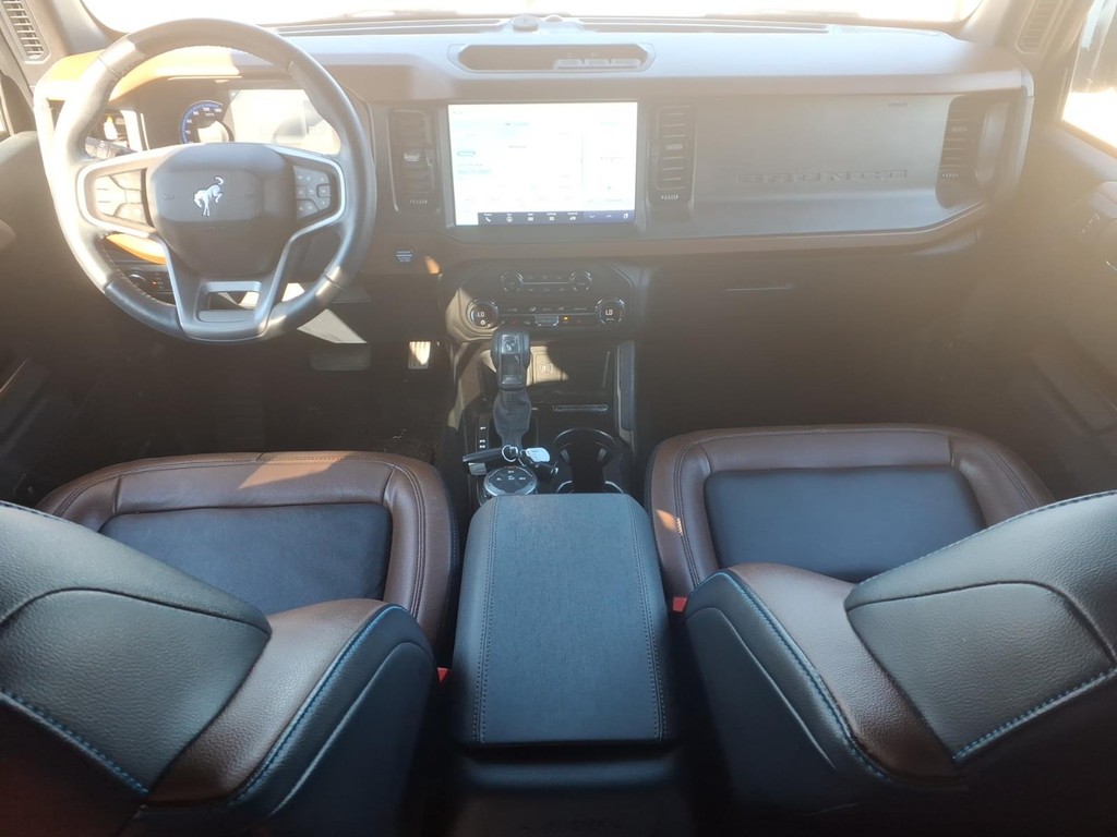 Ford Bronco Vehicle Full-screen Gallery Image 07