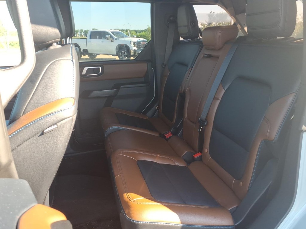 Ford Bronco Vehicle Full-screen Gallery Image 18