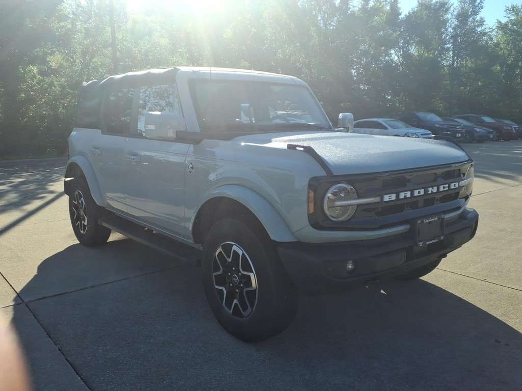 Ford Bronco Vehicle Full-screen Gallery Image 21