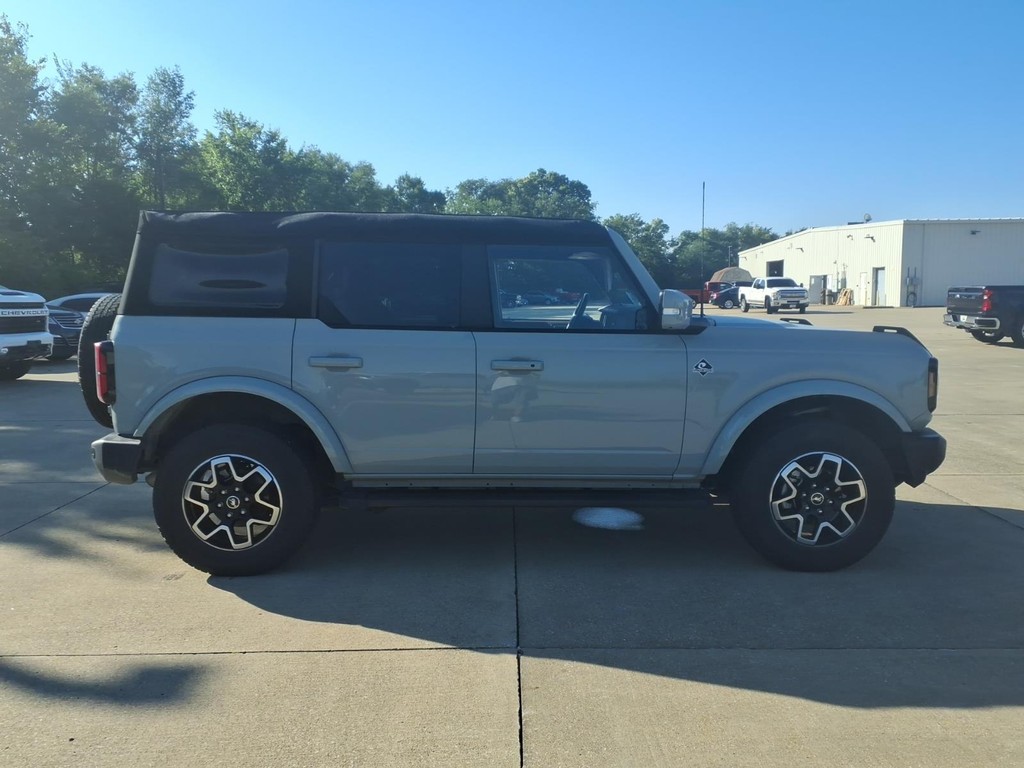 Ford Bronco Vehicle Full-screen Gallery Image 22