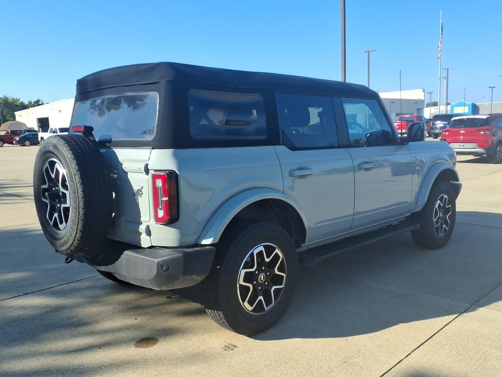 Ford Bronco Vehicle Full-screen Gallery Image 23