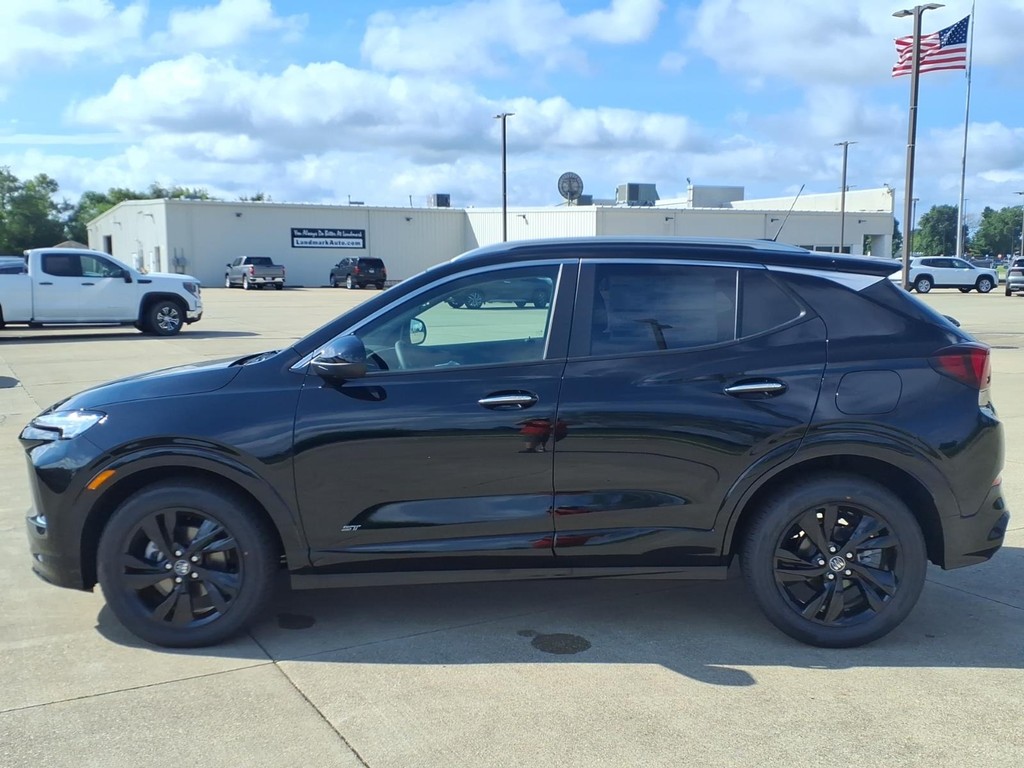 Buick Encore GX Vehicle Full-screen Gallery Image 2