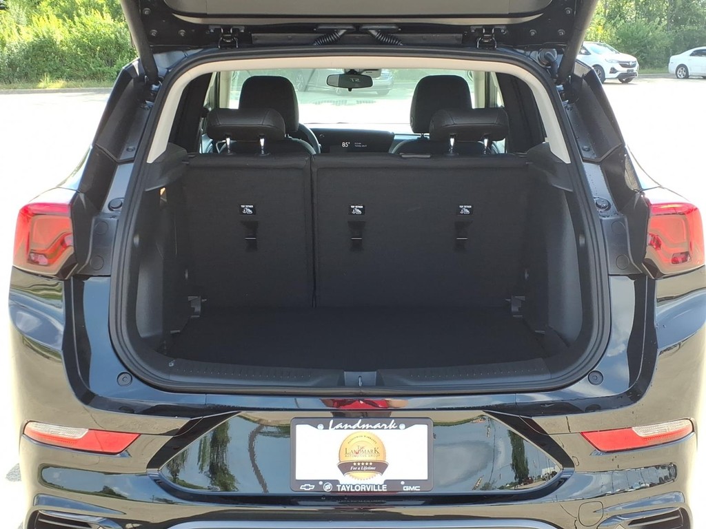 Buick Encore GX Vehicle Full-screen Gallery Image 4