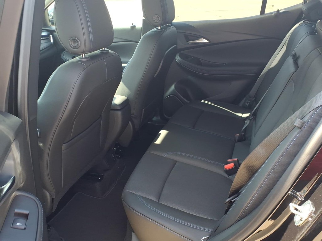 Buick Encore GX Vehicle Full-screen Gallery Image 6