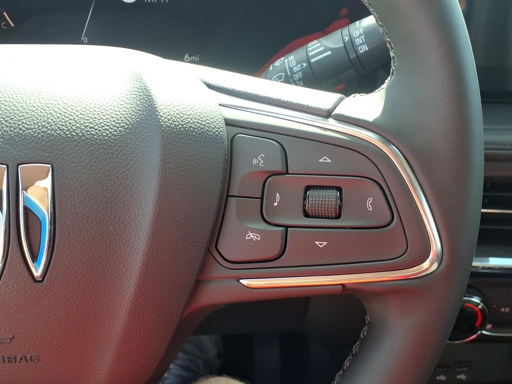 Buick Encore GX Vehicle Full-screen Gallery Image 16