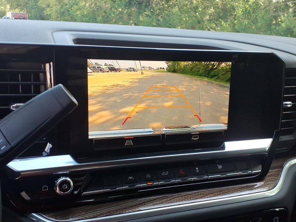 GMC Sierra 1500 Vehicle Full-screen Gallery Image 12