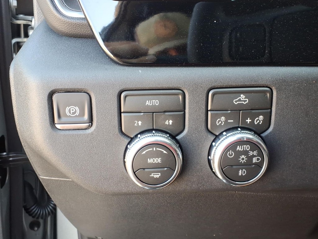 GMC Sierra 1500 Vehicle Full-screen Gallery Image 17