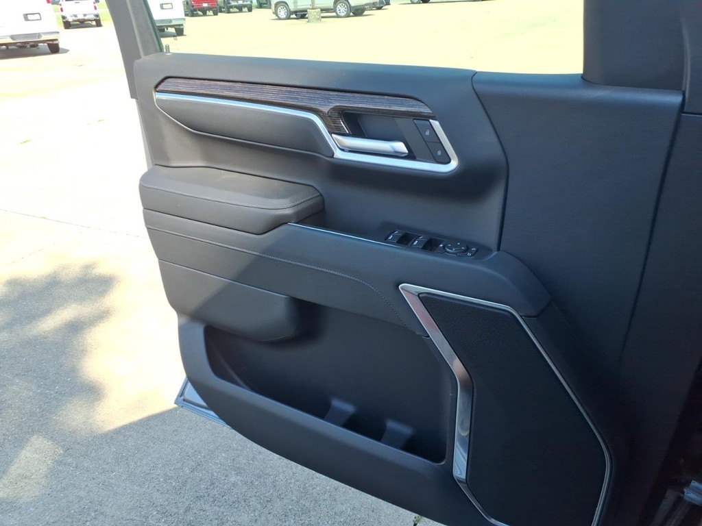 GMC Sierra 1500 Vehicle Full-screen Gallery Image 18