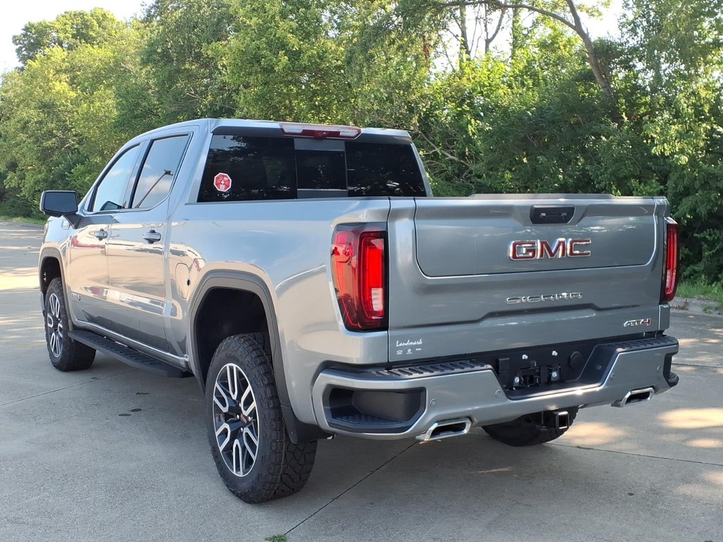 GMC Sierra 1500 Vehicle Full-screen Gallery Image 3