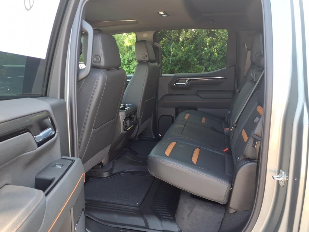 GMC Sierra 1500 Vehicle Full-screen Gallery Image 6