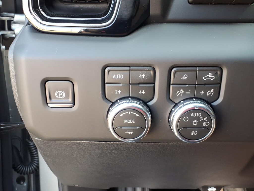 GMC Sierra 1500 Vehicle Full-screen Gallery Image 18