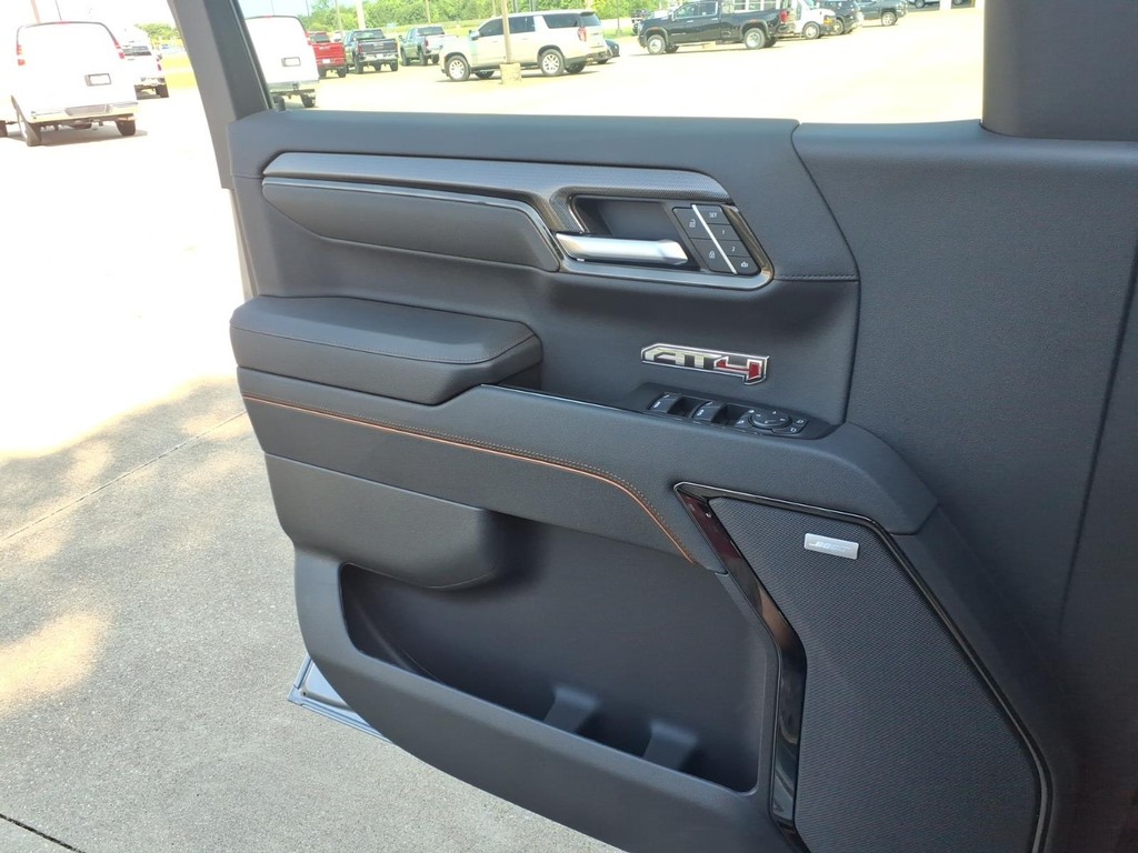GMC Sierra 1500 Vehicle Full-screen Gallery Image 19