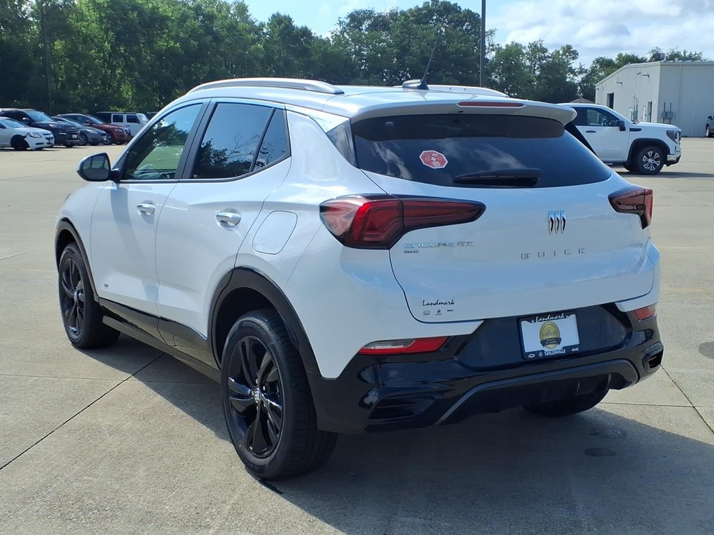 Buick Encore GX Vehicle Full-screen Gallery Image 3